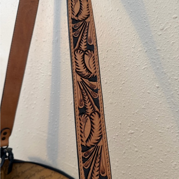 American Darling | Crossbody Hand Tooled Saddle Blanket | Leather Western Purse - Picture 5 of 12